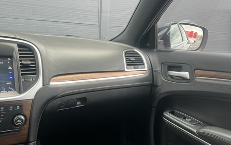 Chrysler 300C II, 2012 год, 1 625 000 рублей, 16 фотография