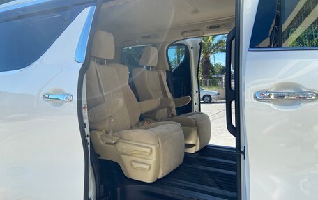 Toyota Vellfire II, 2017 год, 3 290 000 рублей, 16 фотография