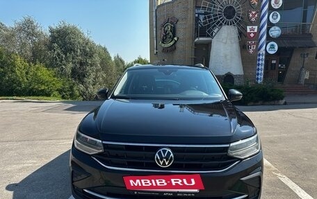Volkswagen Tiguan II, 2021 год, 2 990 000 рублей, 2 фотография