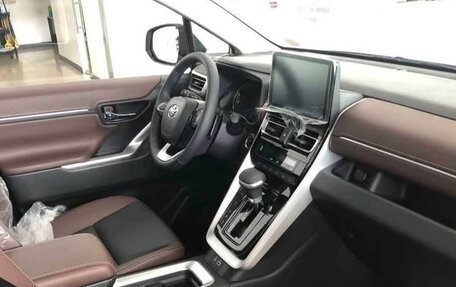 Toyota Innova, 2026 год, 5 589 961 рублей, 4 фотография