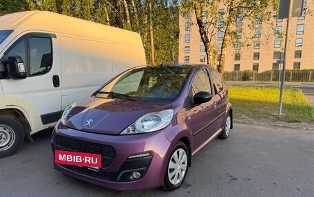 Peugeot 107 I рестайлинг, 2014 год, 690 000 рублей, 18 фотография