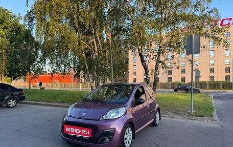 Peugeot 107 I рестайлинг, 2014 год, 690 000 рублей, 10 фотография