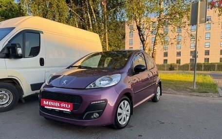 Peugeot 107 I рестайлинг, 2014 год, 690 000 рублей, 19 фотография