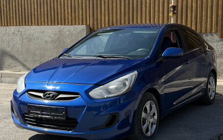 Hyundai Solaris II рестайлинг, 2011 год, 700 000 рублей, 3 фотография