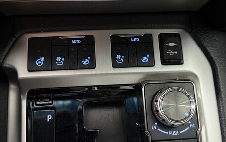 Toyota Land Cruiser 200, 2017 год, 7 200 000 рублей, 12 фотография