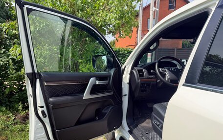 Toyota Land Cruiser 200, 2017 год, 7 200 000 рублей, 7 фотография