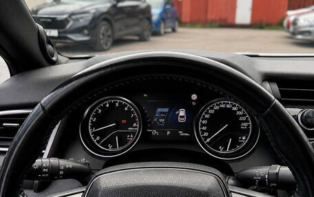 Toyota Camry, 2018 год, 2 650 000 рублей, 10 фотография