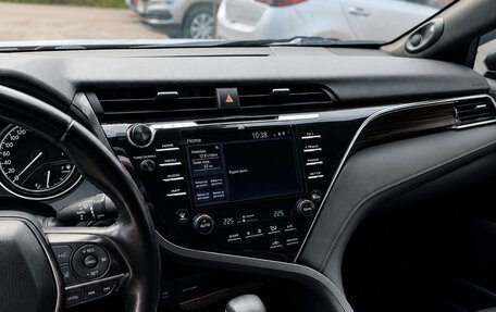 Toyota Camry, 2018 год, 2 650 000 рублей, 11 фотография
