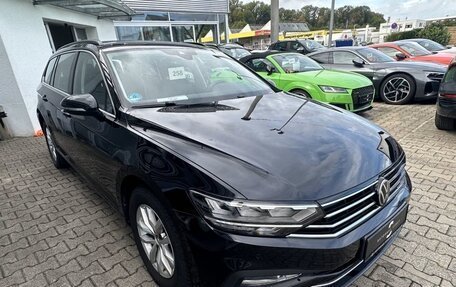 Volkswagen Passat B8 рестайлинг, 2022 год, 2 350 000 рублей, 1 фотография