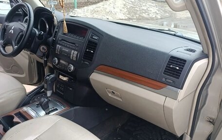Mitsubishi Pajero IV, 2008 год, 1 300 000 рублей, 18 фотография