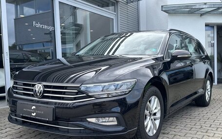 Volkswagen Passat B8 рестайлинг, 2022 год, 2 350 000 рублей, 2 фотография