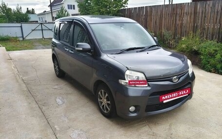 Toyota Sienta I, 2011 год, 780 000 рублей, 6 фотография