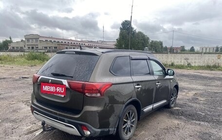 Mitsubishi Outlander III рестайлинг 3, 2019 год, 1 600 000 рублей, 3 фотография