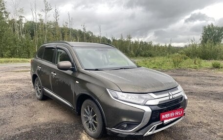 Mitsubishi Outlander III рестайлинг 3, 2019 год, 1 600 000 рублей, 4 фотография