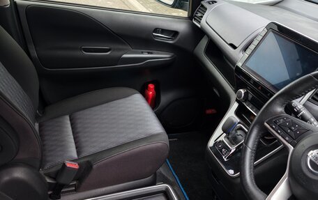 Nissan Serena IV, 2020 год, 2 300 000 рублей, 9 фотография