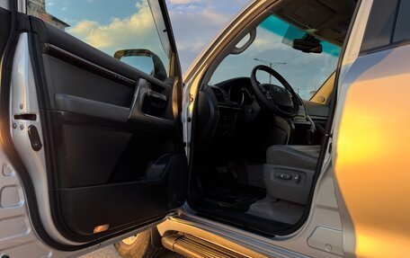 Toyota Land Cruiser 200, 2010 год, 2 550 000 рублей, 13 фотография