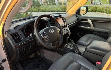 Toyota Land Cruiser 200, 2010 год, 2 550 000 рублей, 16 фотография
