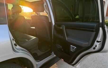 Toyota Land Cruiser 200, 2010 год, 2 550 000 рублей, 32 фотография