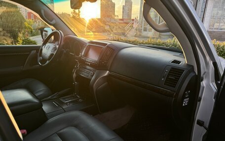 Toyota Land Cruiser 200, 2010 год, 2 550 000 рублей, 34 фотография