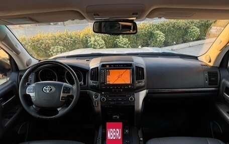 Toyota Land Cruiser 200, 2010 год, 2 550 000 рублей, 31 фотография
