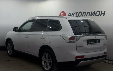 Mitsubishi Outlander III рестайлинг 3, 2014 год, 1 430 000 рублей, 4 фотография