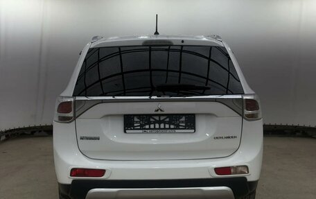 Mitsubishi Outlander III рестайлинг 3, 2014 год, 1 430 000 рублей, 5 фотография