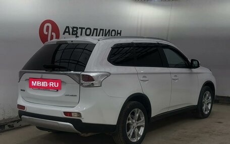 Mitsubishi Outlander III рестайлинг 3, 2014 год, 1 430 000 рублей, 6 фотография