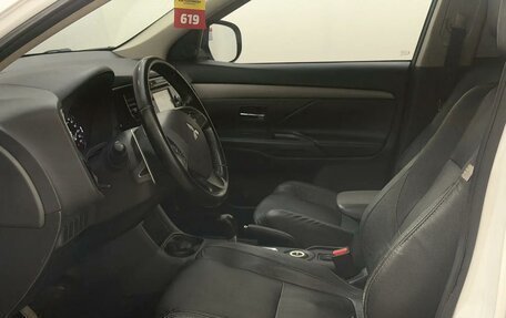 Mitsubishi Outlander III рестайлинг 3, 2014 год, 1 430 000 рублей, 10 фотография