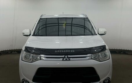 Mitsubishi Outlander III рестайлинг 3, 2014 год, 1 430 000 рублей, 9 фотография