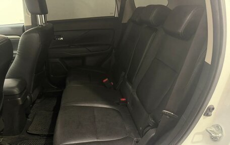 Mitsubishi Outlander III рестайлинг 3, 2014 год, 1 430 000 рублей, 13 фотография