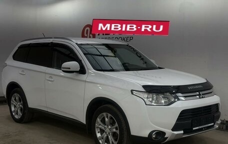 Mitsubishi Outlander III рестайлинг 3, 2014 год, 1 430 000 рублей, 8 фотография