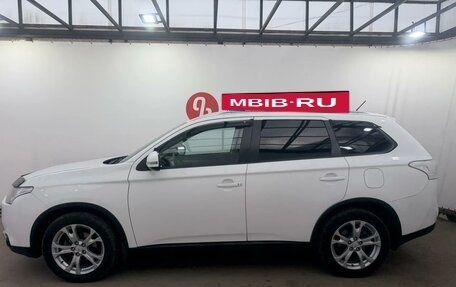 Mitsubishi Outlander III рестайлинг 3, 2014 год, 1 430 000 рублей, 3 фотография