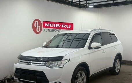 Mitsubishi Outlander III рестайлинг 3, 2014 год, 1 430 000 рублей, 2 фотография