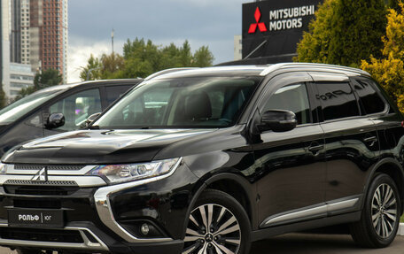 Mitsubishi Outlander III рестайлинг 3, 2019 год, 2 098 000 рублей, 2 фотография