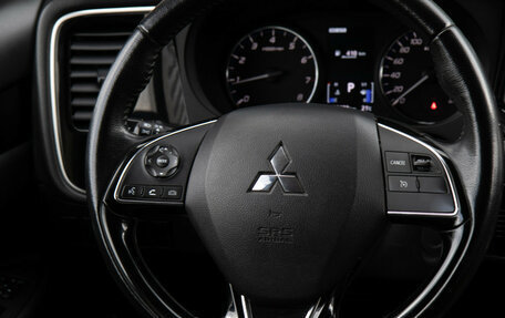 Mitsubishi Outlander III рестайлинг 3, 2019 год, 2 098 000 рублей, 13 фотография