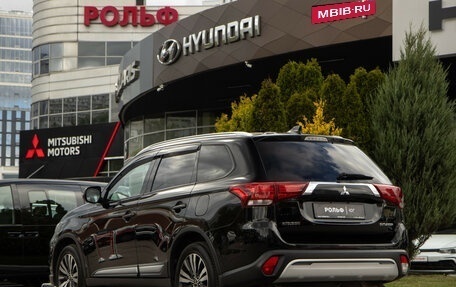 Mitsubishi Outlander III рестайлинг 3, 2019 год, 2 098 000 рублей, 6 фотография