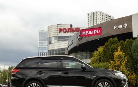 Mitsubishi Outlander III рестайлинг 3, 2019 год, 2 098 000 рублей, 3 фотография