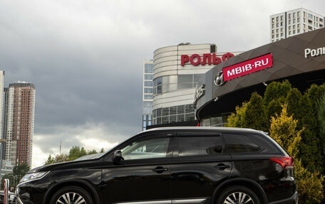 Mitsubishi Outlander III рестайлинг 3, 2019 год, 2 098 000 рублей, 7 фотография