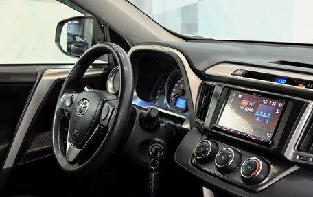 Toyota RAV4, 2015 год, 1 820 000 рублей, 13 фотография