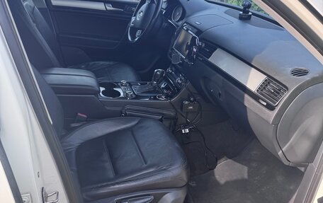 Volkswagen Touareg III, 2011 год, 1 550 000 рублей, 11 фотография