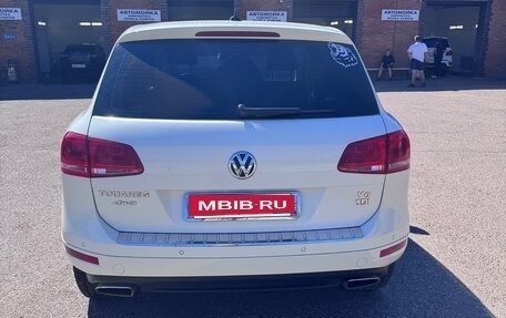 Volkswagen Touareg III, 2011 год, 1 550 000 рублей, 2 фотография
