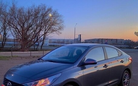 Hyundai Solaris II рестайлинг, 2021 год, 1 750 000 рублей, 1 фотография