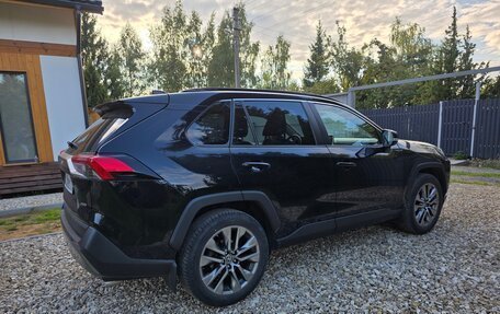 Toyota RAV4, 2021 год, 3 900 000 рублей, 2 фотография