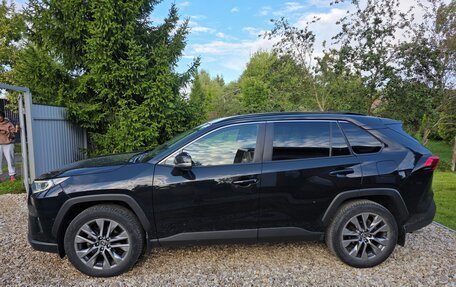 Toyota RAV4, 2021 год, 3 900 000 рублей, 4 фотография