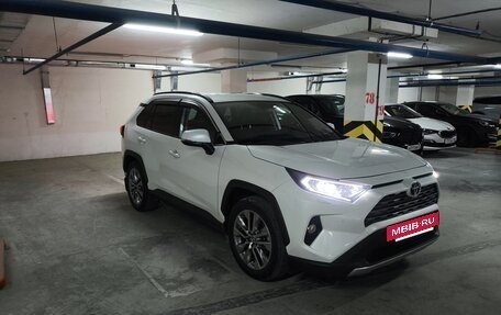 Toyota RAV4, 2021 год, 3 500 000 рублей, 2 фотография