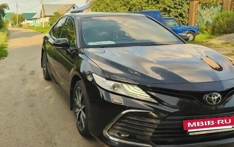 Toyota Camry, 2021 год, 3 350 000 рублей, 2 фотография