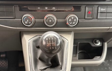 Volkswagen Transporter T6 рестайлинг, 2022 год, 3 790 000 рублей, 12 фотография