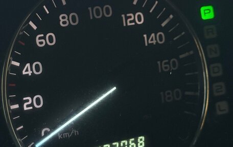 Toyota Land Cruiser 100 рестайлинг 2, 2002 год, 2 300 000 рублей, 2 фотография
