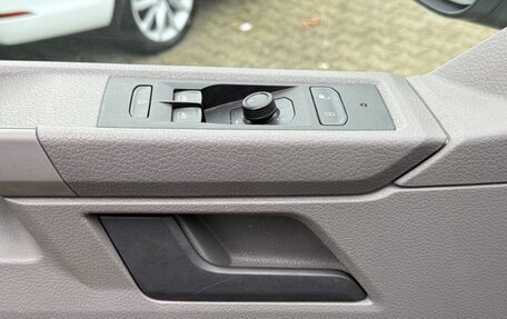 Volkswagen Transporter T6 рестайлинг, 2022 год, 3 790 000 рублей, 19 фотография