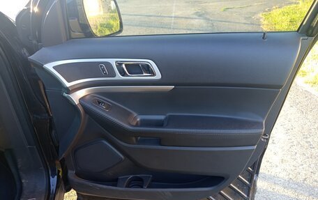 Ford Explorer VI, 2013 год, 1 350 000 рублей, 11 фотография